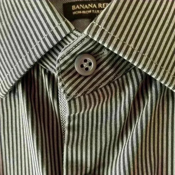 BANANA REPUBLIC - DRESS SHIRT - LIKE NEW CONDITION - GREY - MENS SIZE L - Picture 2 of 5